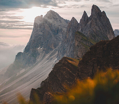 Landschaftsaufnahme mit Bergen und Wäldnern als Location für FILM in AUSTRIA