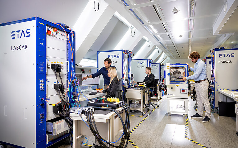 Bosch Specialists working in Lab